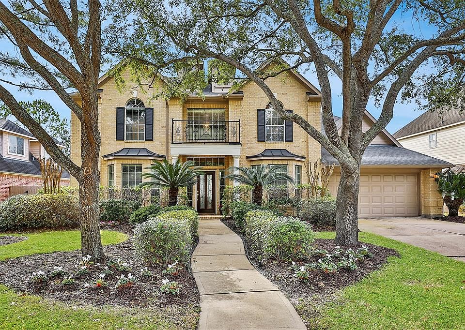 Welcome to 22315 North Lake Village Drive in Cinco Ranch!