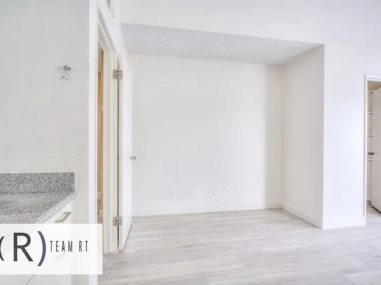 2020 20th St #6 — Photo 38