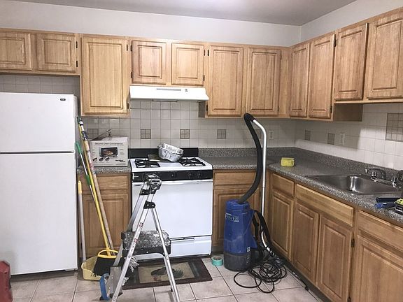 5th image of 328 Hart St #2
