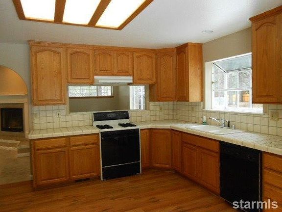 5th image of 3275 Panorama Dr