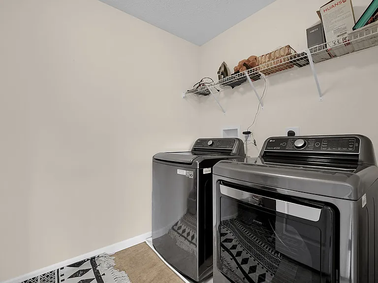 6468 Holly Ln — Photo 21