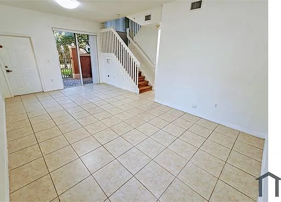 1035 SW 144th Ave — Photo 4