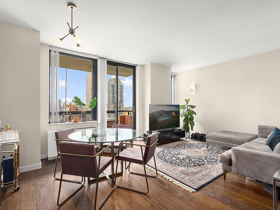 1st image of 300 E 62nd St APT 2601