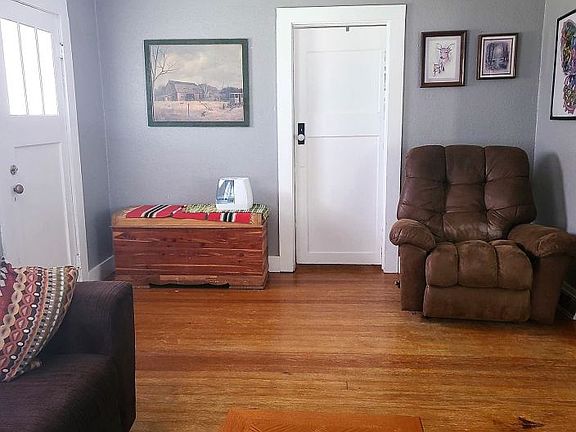 5th image of 226 E South Main St