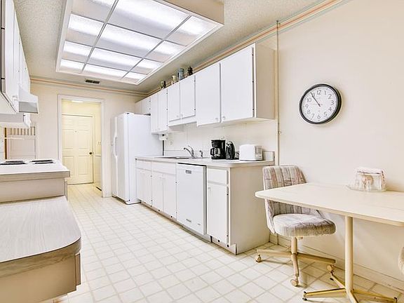 5th image of 4726 Oak Forest Dr W #59