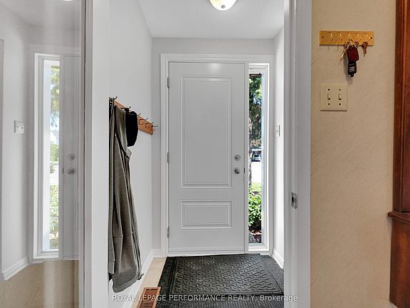 4th image of 1080 Cloverlawn Ct