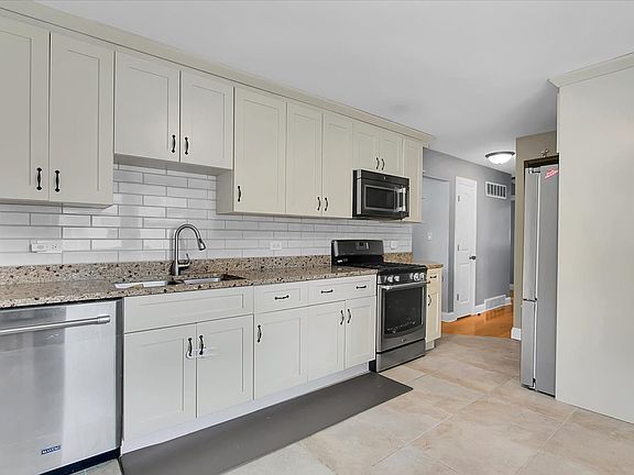 4th image of 1402 S Robert Dr