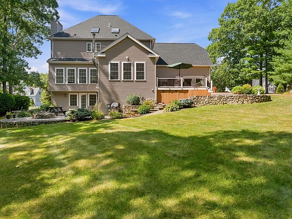 3rd image of 13 Larkin Ln