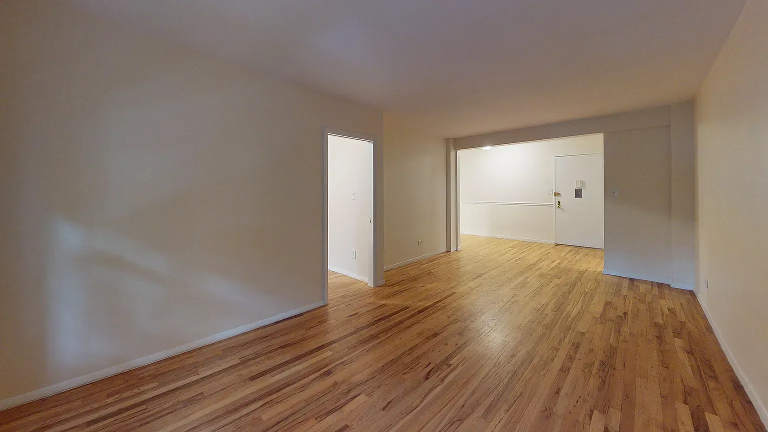 245-30 Grand Central Parkway — Photo 2