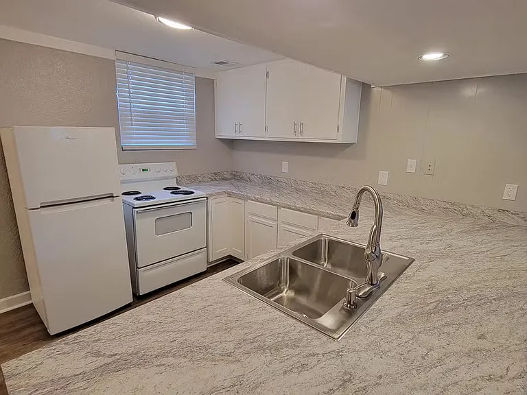 812 W 25th St #4 — Photo 10