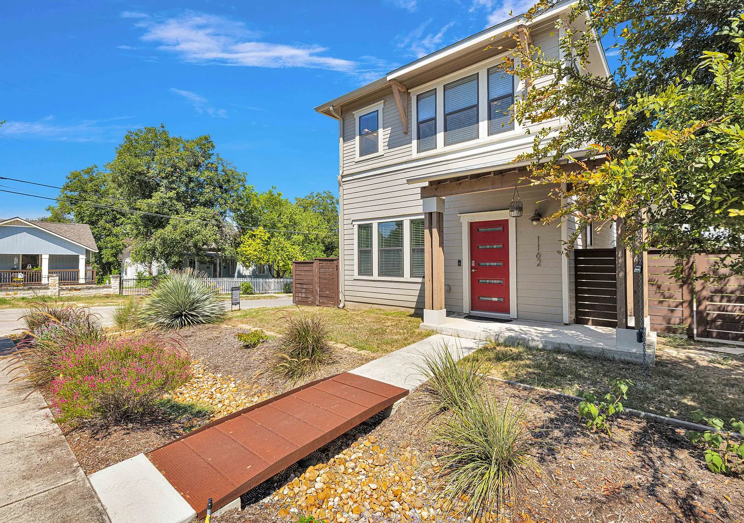 2 Bed / 2.5 Bath Home Available in Dignowity Hill Historic District — Photo 2