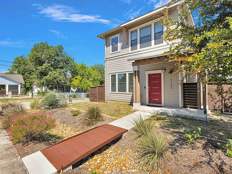 1162 N Olive St — Photo 2