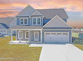 411 Duster Ln, Richlands, NC 28574