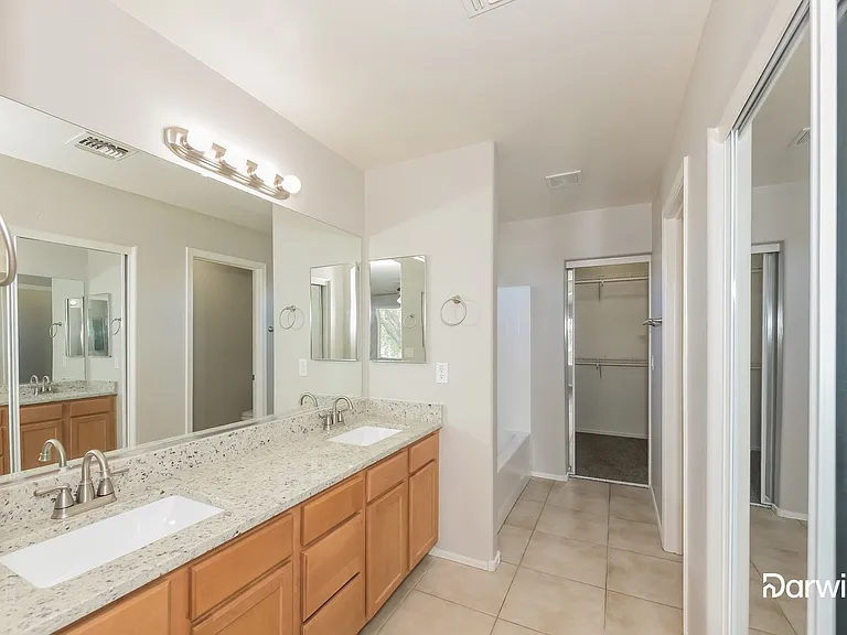 2519 S 90th Dr — Photo 9