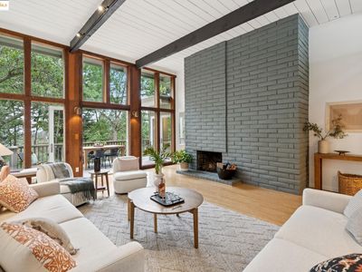 7047 Exeter Dr, Oakland, CA, 94611