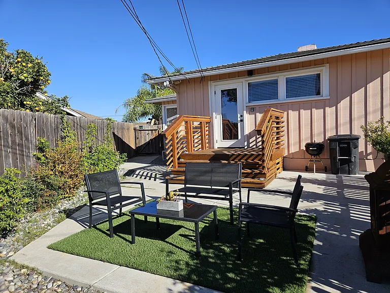 968 Corte Maria Ave — Photo 4