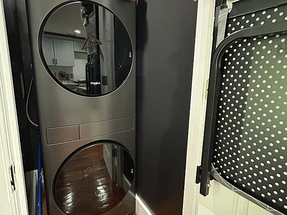 2nd image of 2077 Pacific St #2077