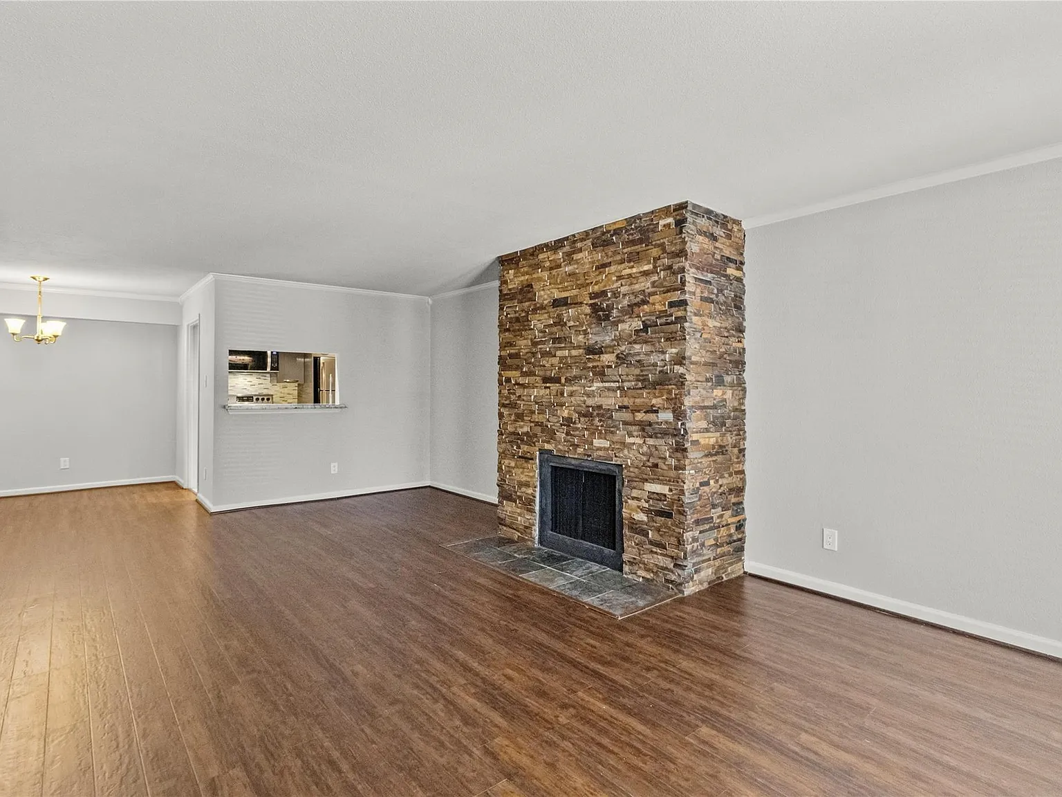 1 bed, 1.0 bath, 890 sqft, $1,400 — Photo 4