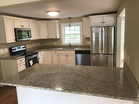 3rd image of 3 Jefferson Dr