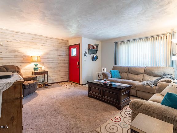 5th image of 425 E Logan Ave