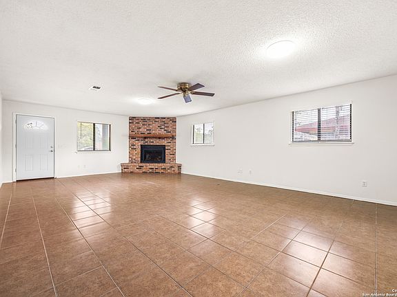 4th image of 138 WOODS END