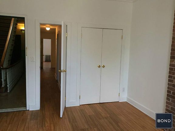 5th image of 3136 Greenpoint Ave APT 2R