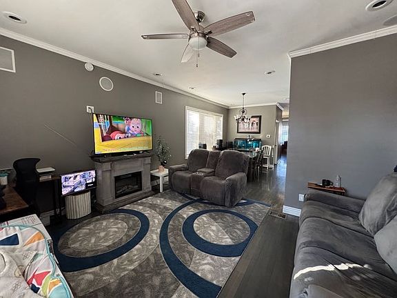 3rd image of 2414 Harvey Ave