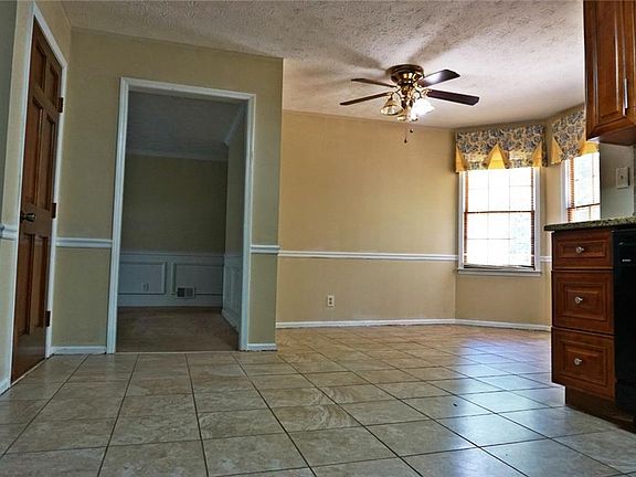 4th image of 2787 Colony Cir