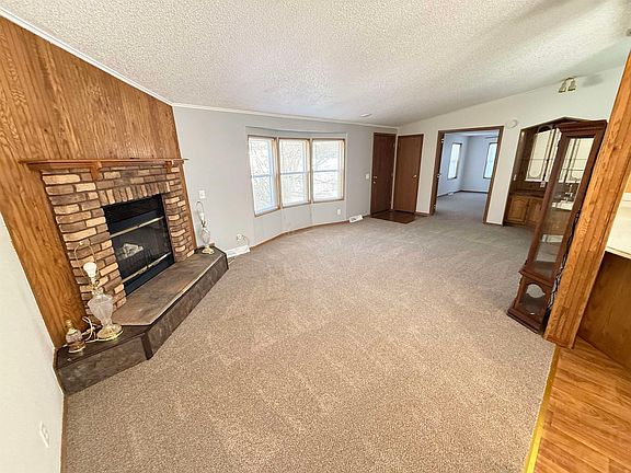 4th image of 402 Opal Ave