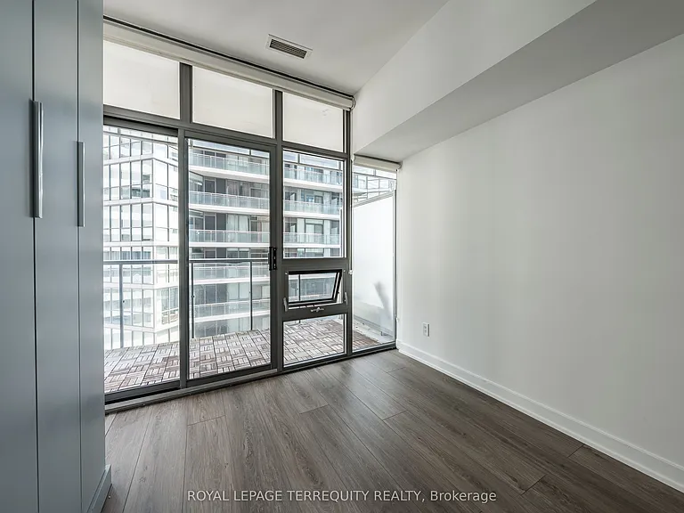 33 Charles St E #4008 — Photo 11