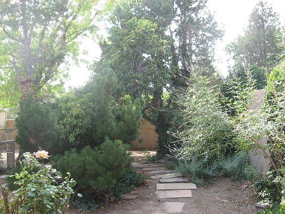 3rd image of 601 Richmond Dr NE