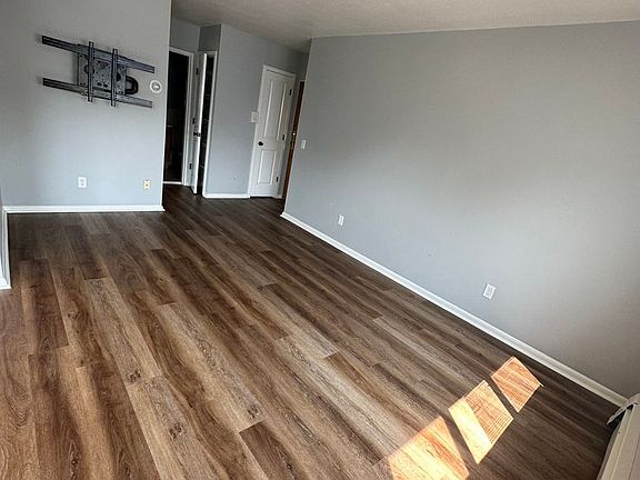 3rd image of 3628 Chicago Ave S #202