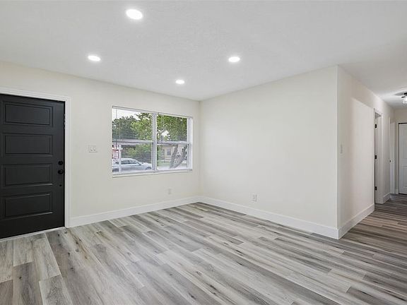 3rd image of 726 CORNELIA COURT