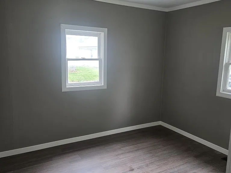 916 W Virginia Ave — Photo 3