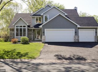 9233 Nantwick Rdg, Minneapolis, MN 55443