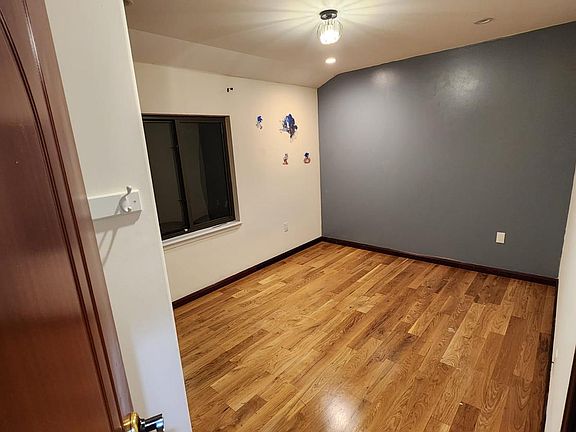 3rd image of 1-4008 Wickham Ave #1