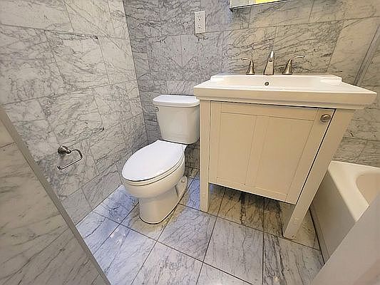 5th image of 496 Hudson St APT 8