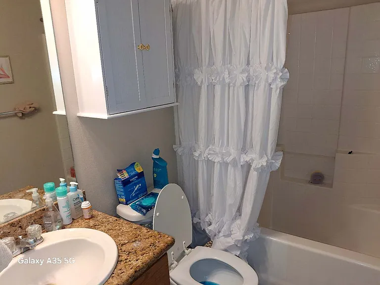 129 Richards St #B — Photo 6