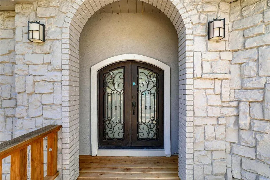 385 Photinia Ln — Photo 2