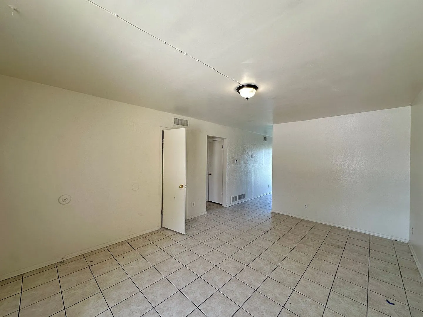 1901 Cedarhill — Photo 3