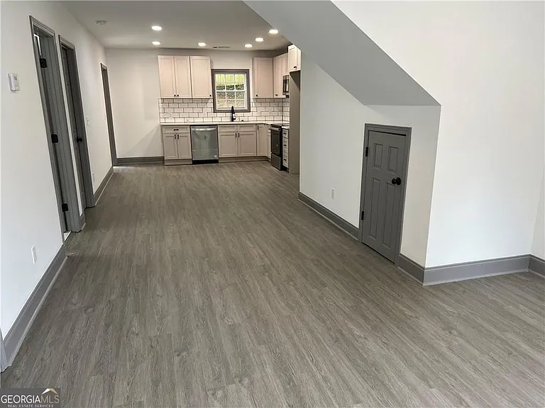 221 Stafford St NW — Photo 4