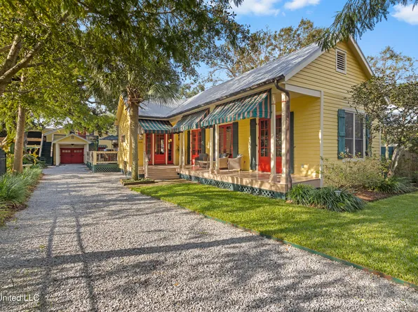 208 Saint Charles St, Bay Saint Louis, MS 39520