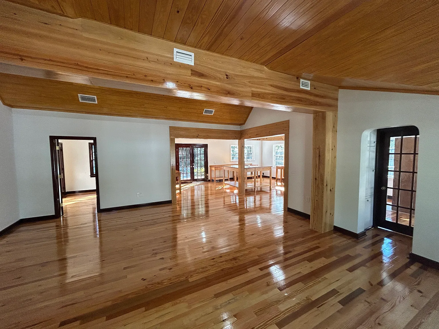 3 bed, 2910 sqft, $3,300 — Photo 4