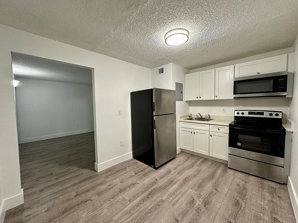 529 SW 4th St