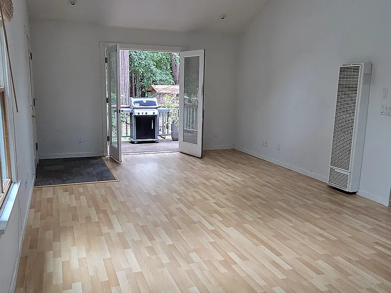 Crest Dr — Photo 3