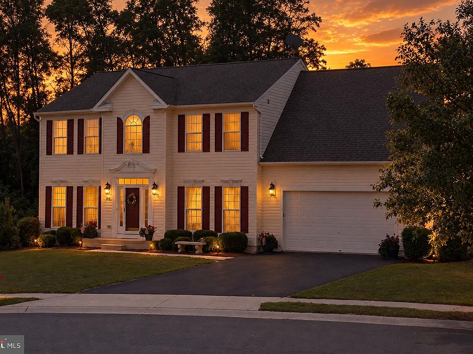 1st image of 304 Tidewater Cir