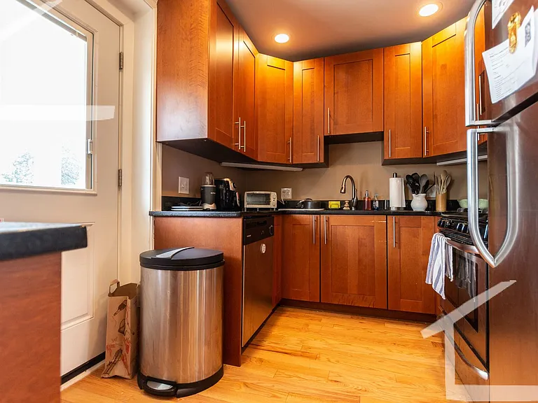 32 Linden St #7 — Photo 6