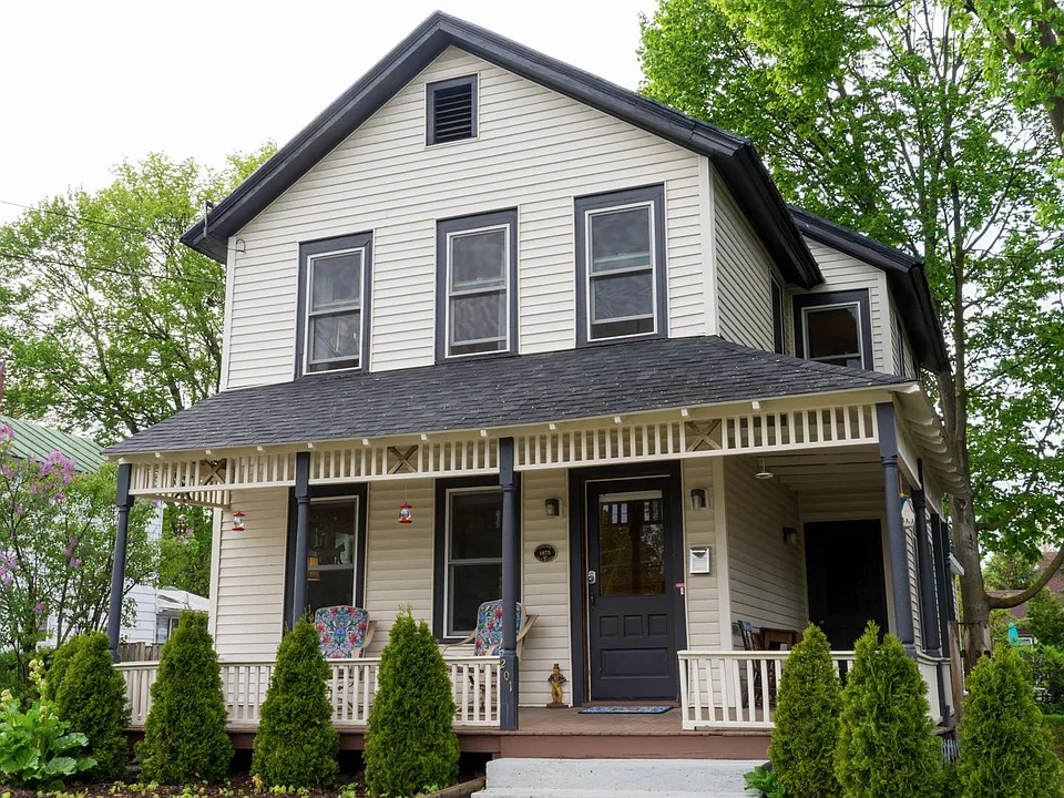 201 Lake Ave