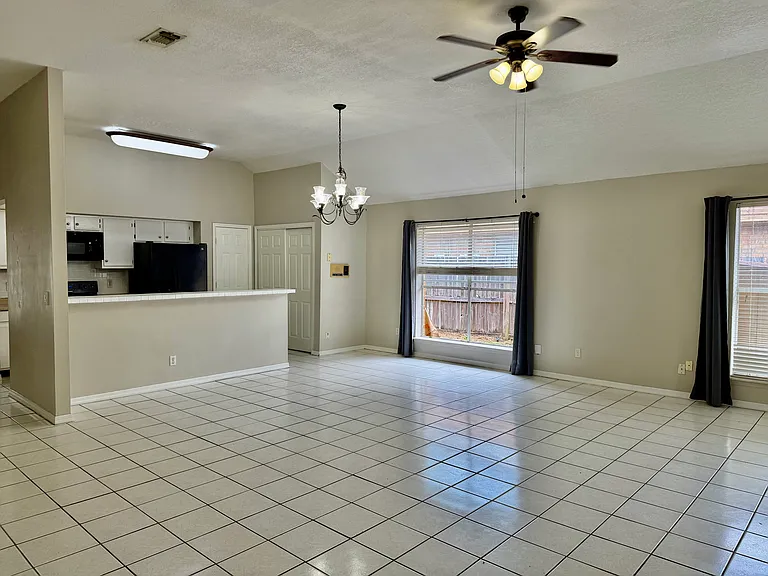 1021 Vannessa Dr — Photo 10