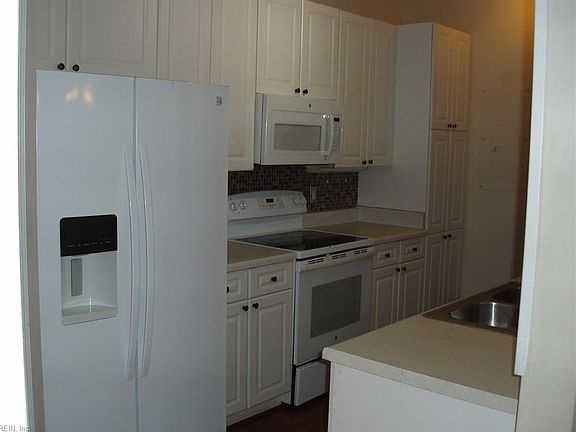 3rd image of 5868 Baynebridge Dr